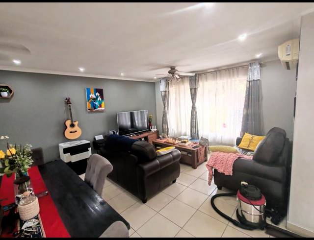 3 BEDROOM HOUSE FOR SALE IN HEUWELOORD